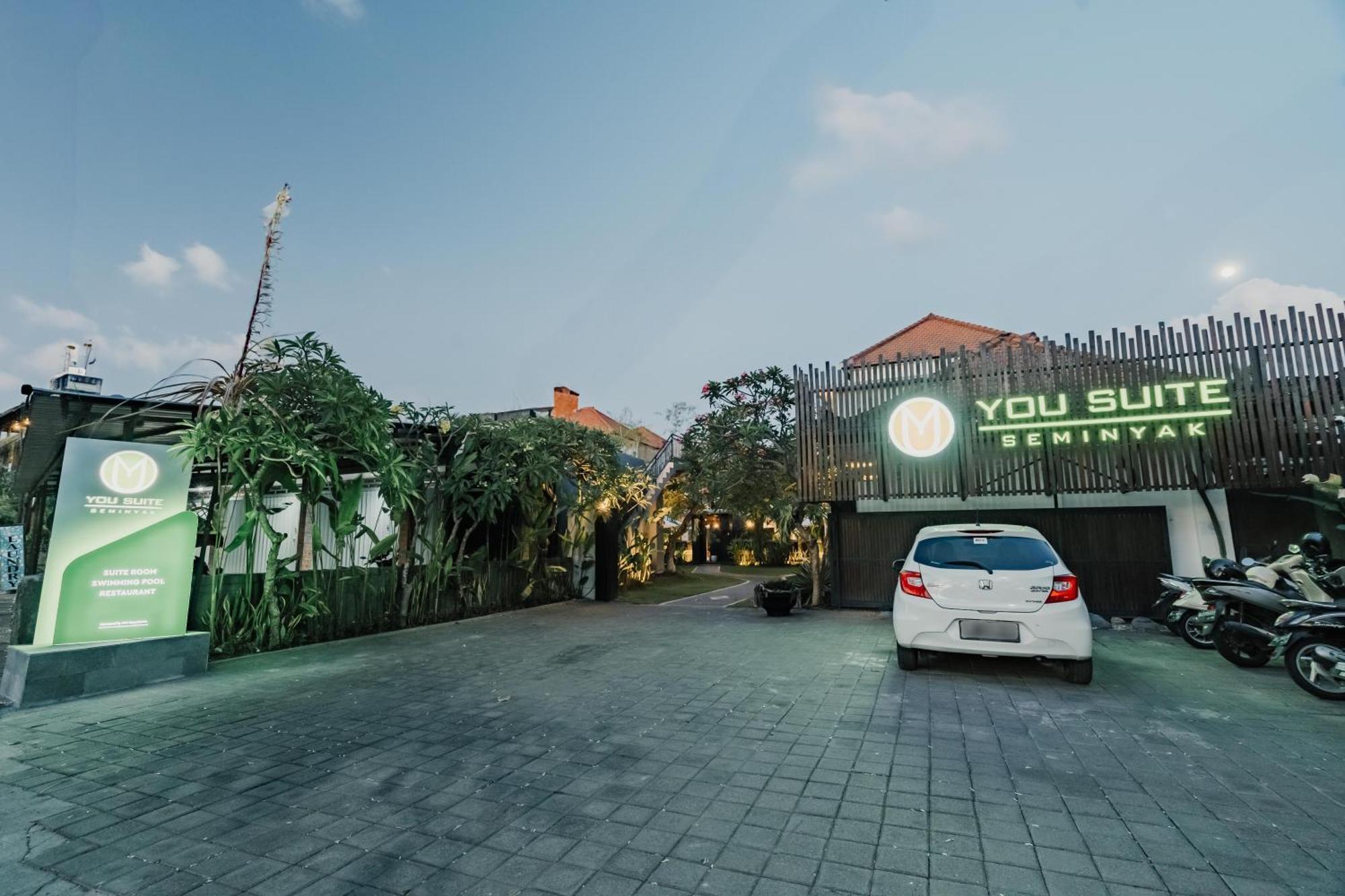 You Suite Seminyak Legian  Luaran gambar